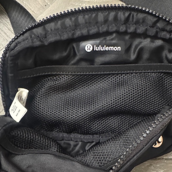 Lululemon Black Belt Bag - Picture 2 of 5